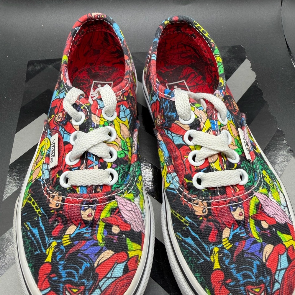 Marvel Authentic Kids Sneakers - True White with Female Superheroes